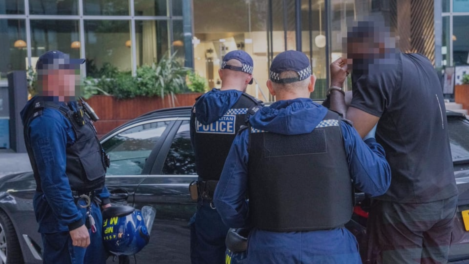 Met police arrest criminals